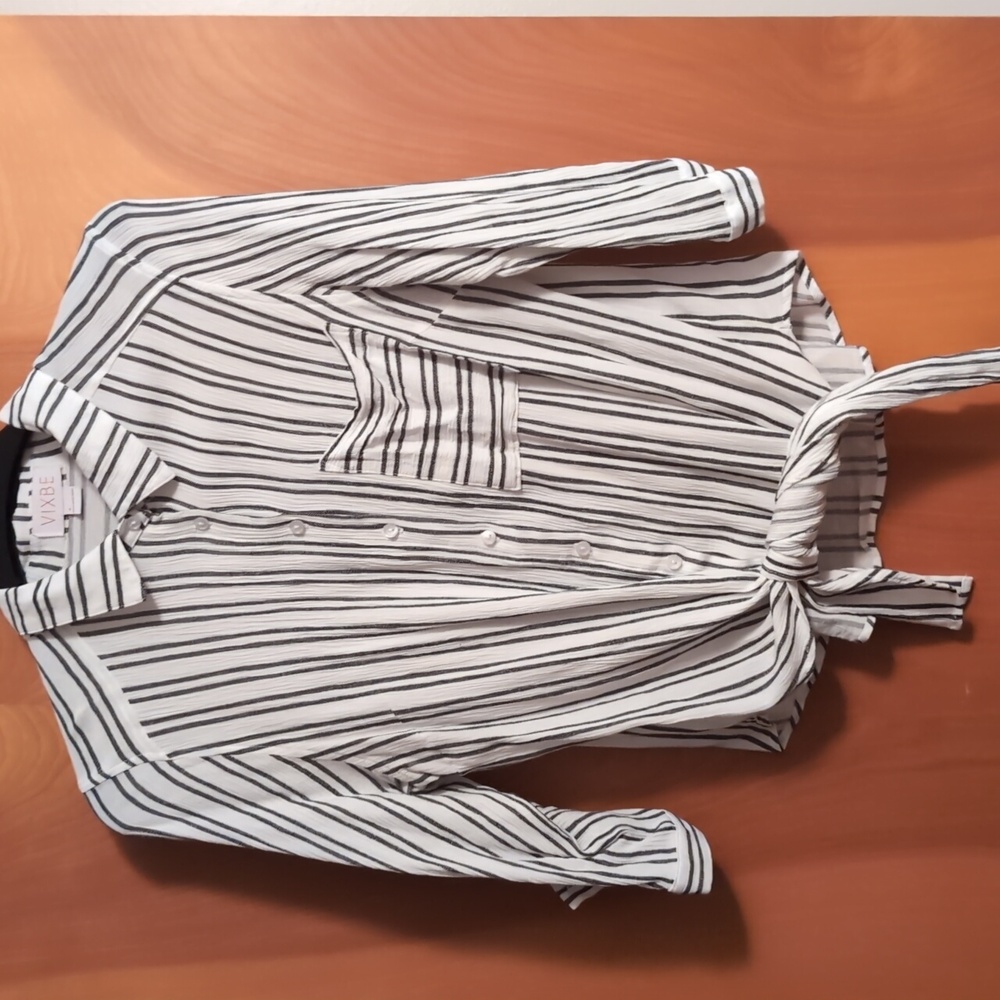 Vixbe women's blouse, medium. White/charcoal.